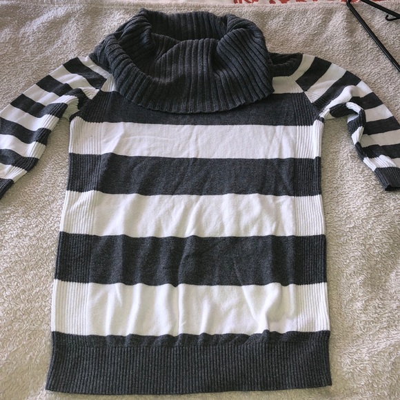 Express sweater - Picture 1 of 7